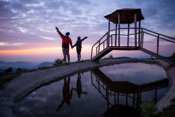Quels sont les meilleurs itinéraires pour une randonnée dans les montagnes de l'Himalaya, Népal?